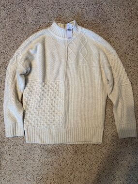 Women’s American eagle Cream Cable Knit Patchwork Sweater NWT- small